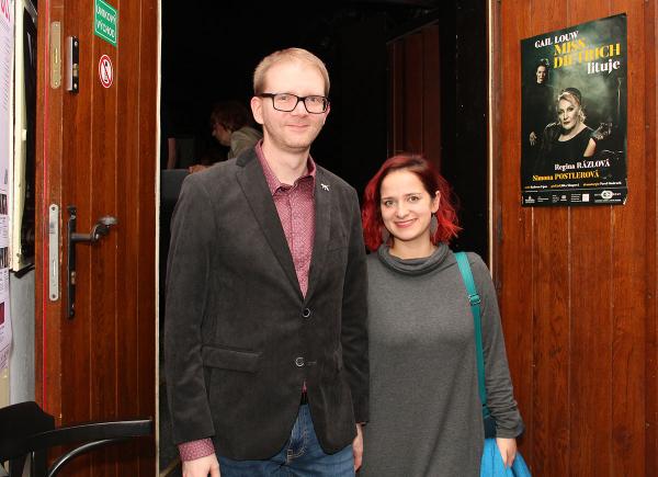 Režisér Šimon Dominik s partnerkou